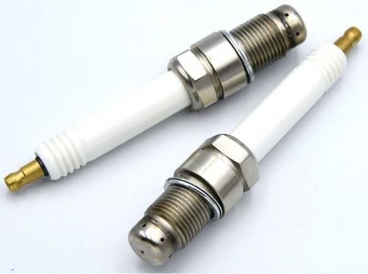 Bugi TAKUMI R6GC1-77M X52404500027 OE X52404500039 X52404500049 Bugi cho động cơ MTU 4000